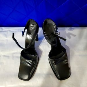 Black Excellent Gucci shoes